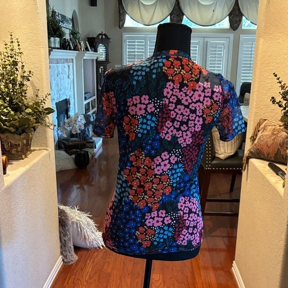 Colorful Floral Women's Short Sleeve Top - Picture 2 of 3